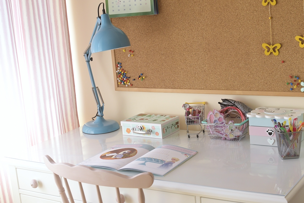biurko dla dziecka