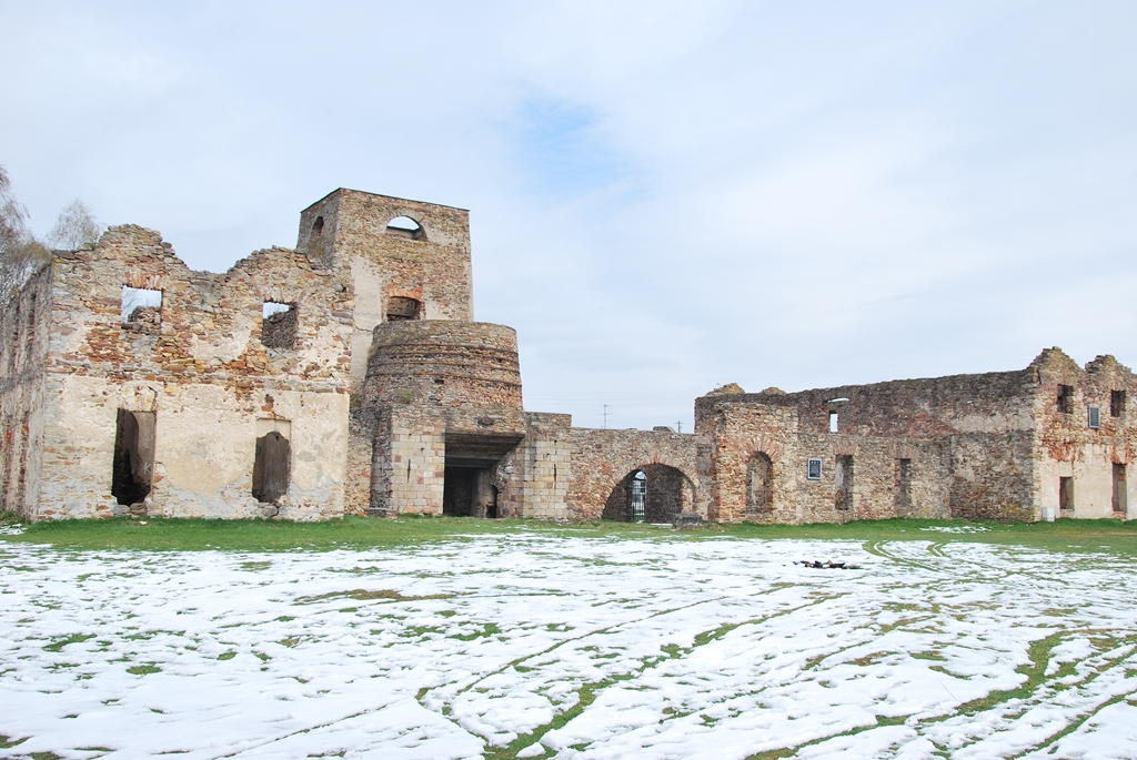 Ruiny świętokrzyskie w śniegu - Huta Józef w Samsonowie.