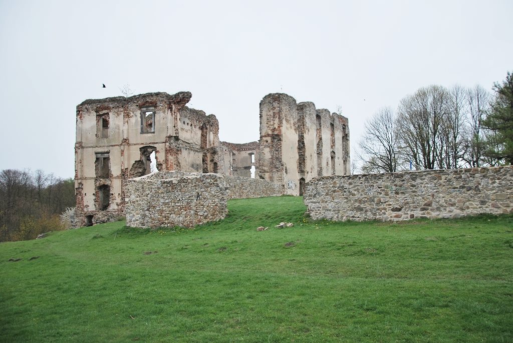 Zamek w Bodzentynie to jedna ze świętokrzyskich ruin.