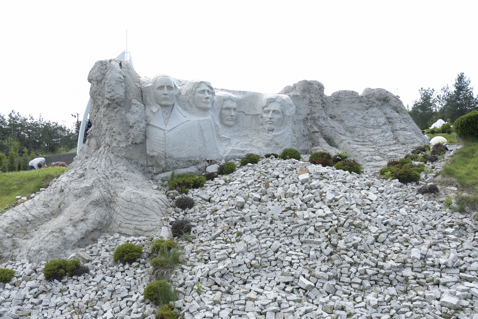 Mount Rushmore przedstawione jako miniatura w Sabat Krajno.