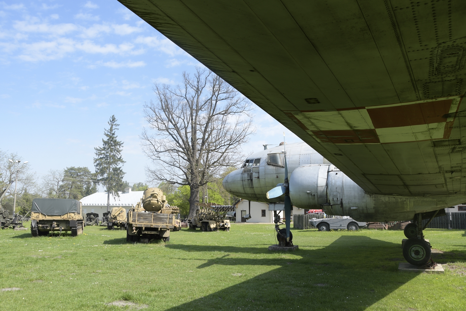 Samolot PZL MD-12 na wystawie plenerowej w Skarżysko-Kamiennej.
