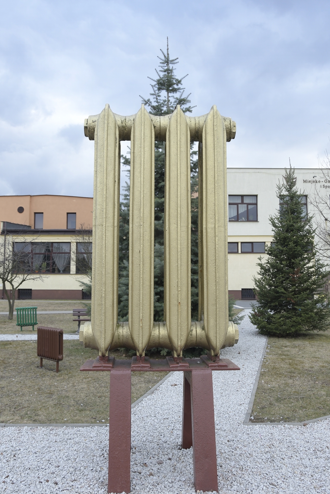 Ciekawy pomnik w Świętokrzyskim - kaloryfer w Stąporkowie.