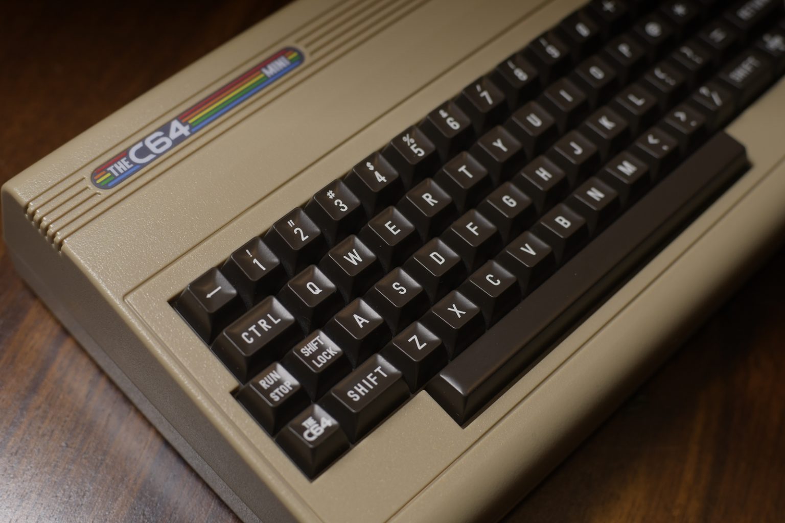 The C64 Maxi - Droższa, Lepsza, Jeszcze Bardziej Retro | Skomplikowane