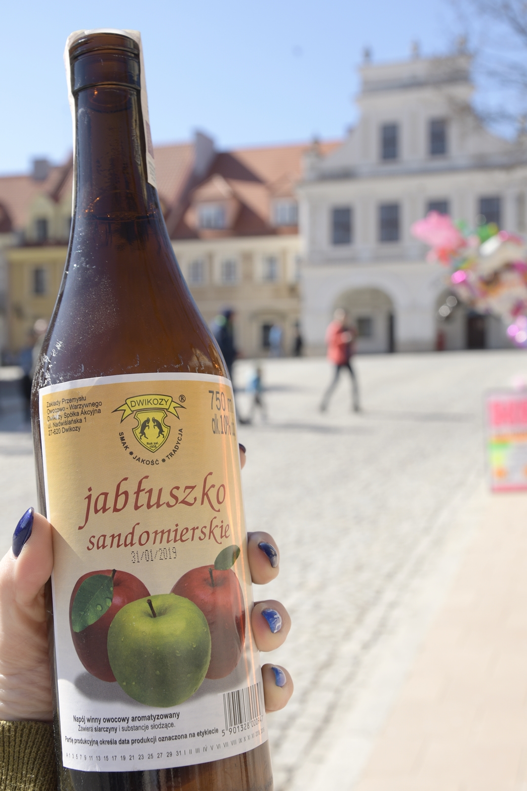 Jabłuszko sandomierskie to tani alkohol ze Świętokrzyskiego. Tzw. "wino marki wino".