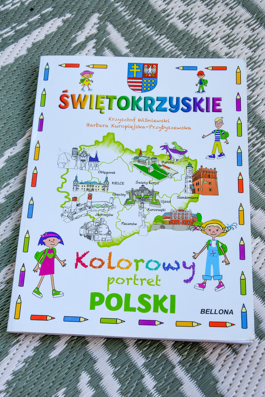 Okłądka przewodnika dla dzieci po świętokrzyskim książki Kolorowy Portret Polski.