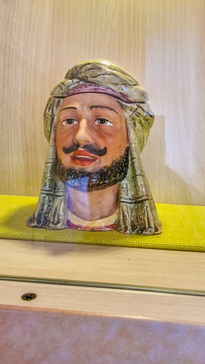 Figurka twarzy na wystawie w Muzeum Henryka Sienkiewicza w Oblęgorku.