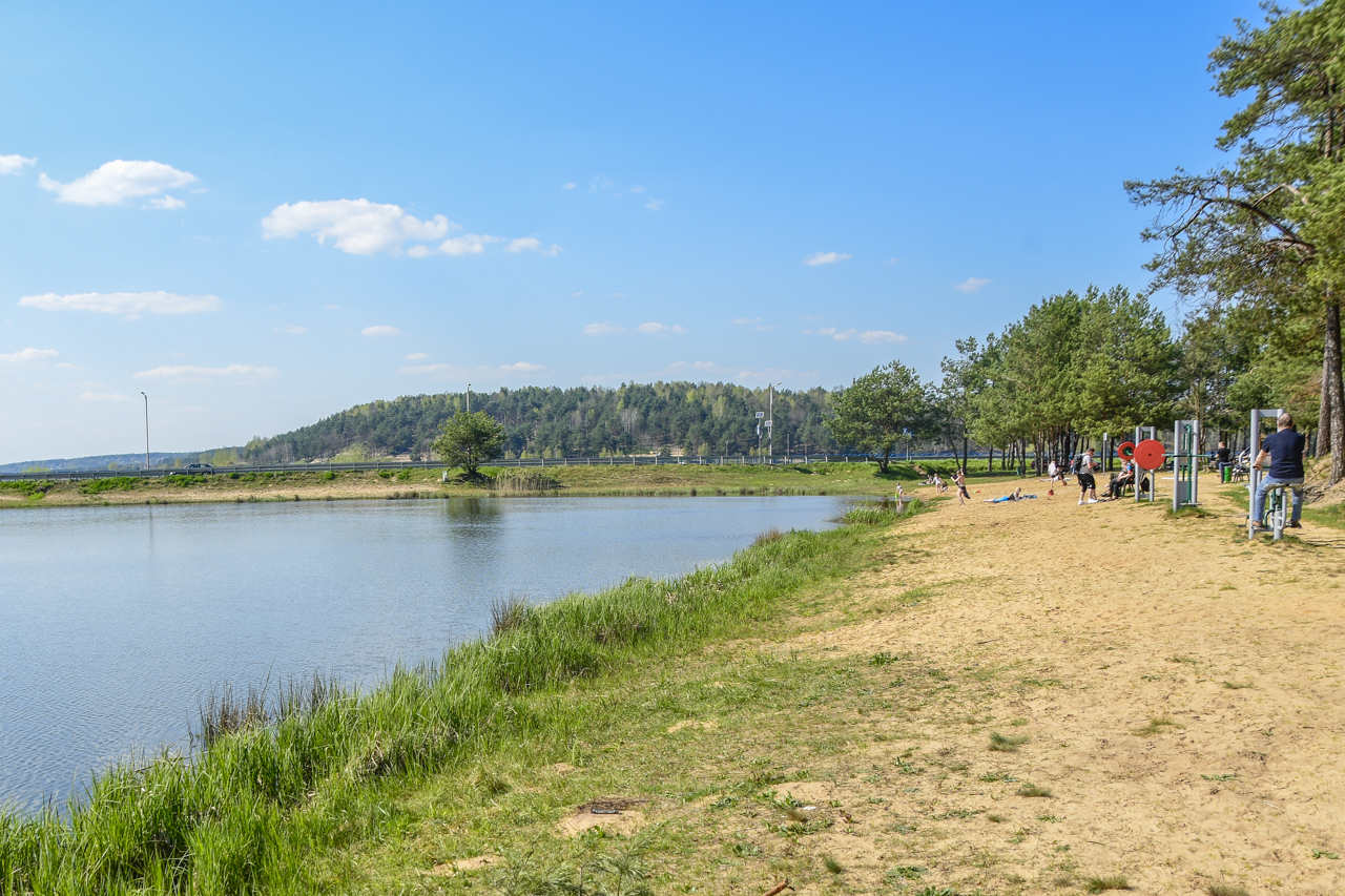 Plaża przy świętokrzyskim rezerwacie przyrody Skały w Krynkach.