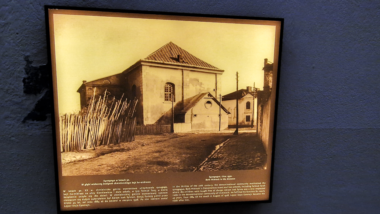 Zdjęcie przedstawiające synagogę w Chmielniku.