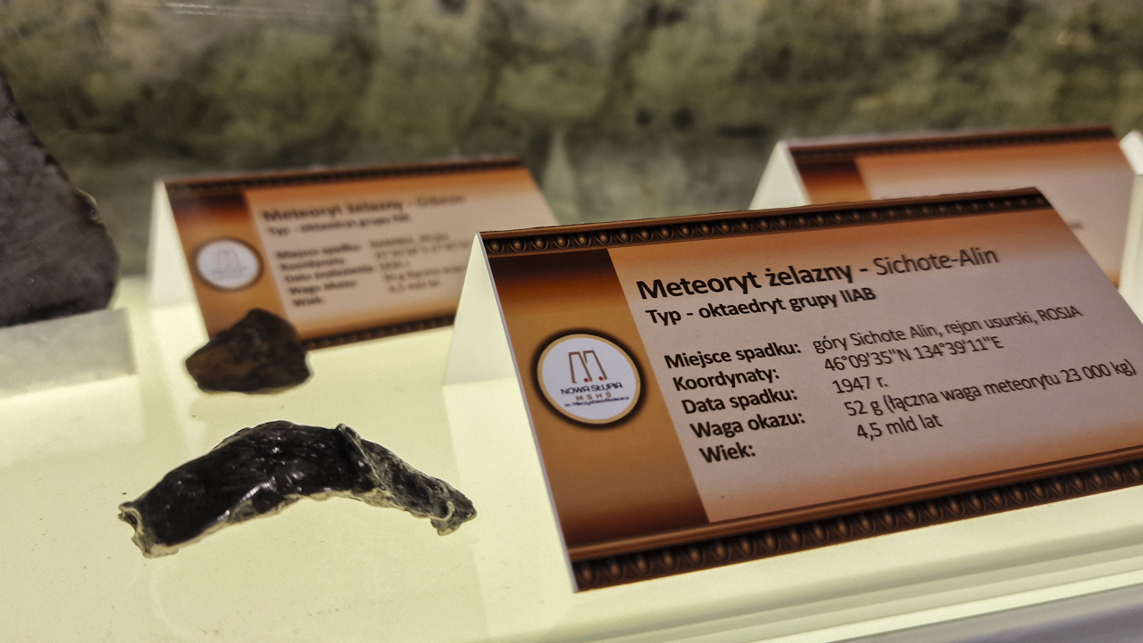 Ekspozycja w Muzeum Hutnictwa - meteoryt żelazny.